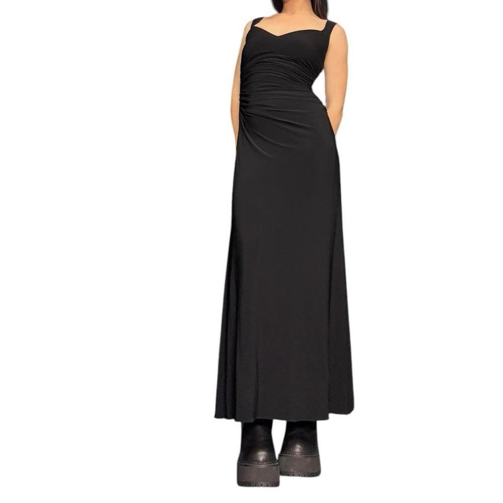 Elegant black fitted maxi dress